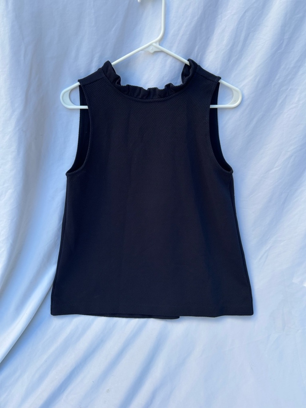 Ann Taylor navy Sleeveless back v Ruffled Shell size small